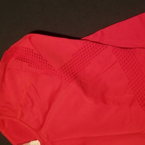 Fabletics Workout Top - Picture 2 of 5